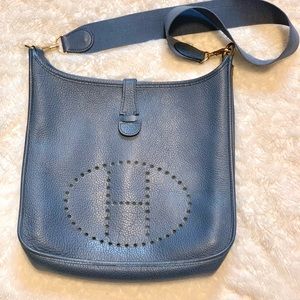 HERMES
Taurillon Clemence Evelyne GM Blue